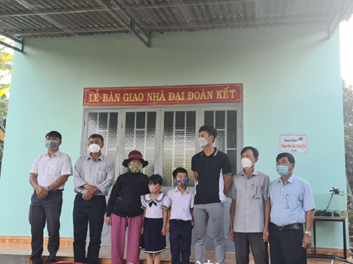 Mai am dai đoan ket trao cho ho ngheo truoc dip Tet nguyen dan 1